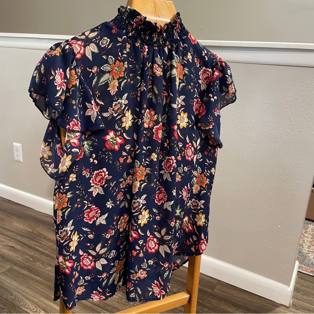 NY Illusion Navy Floral Smocked Neck Blouse Size Large - Picture 2 of 9